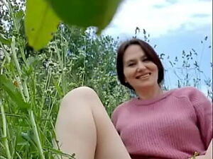 Naked horny MILF in a chamomile field masturbates, pisses and wards off a wasp / Angela-MILF